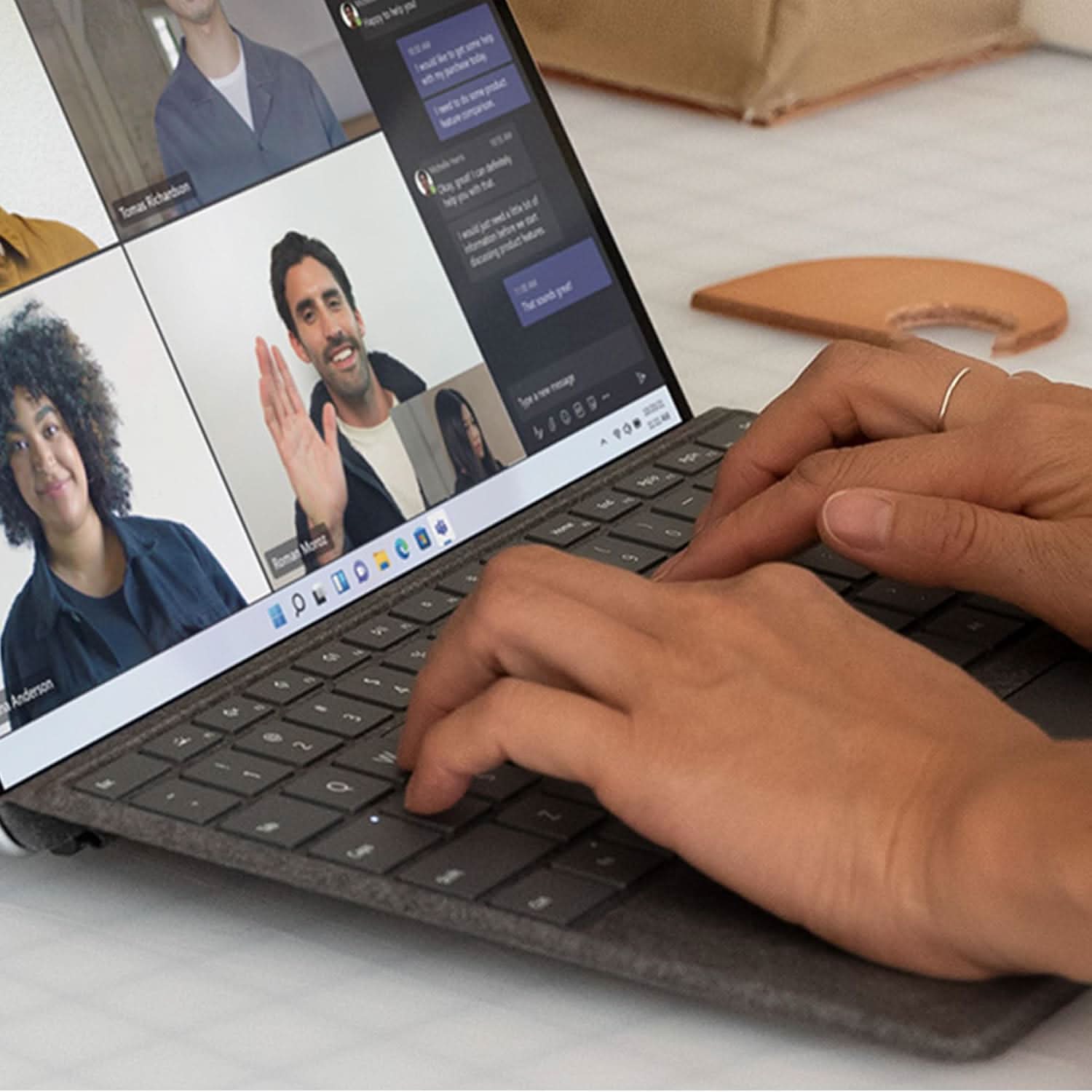Microsoft Surface Pro 11 Keyboard with Slim Pen Platinum – EP2-01839