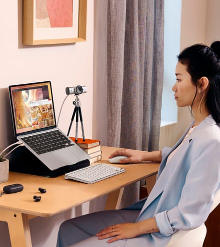 Logitech Master Series MX Brio 4K Ultra HD USB-C Collaboration and Streaming Webcam with Dual Mics - Graphite